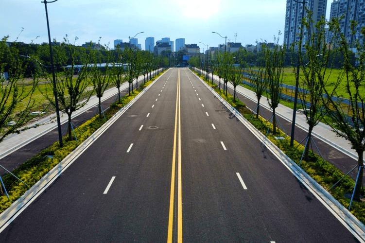 市政法委书记和公安局长哪个级别高些呢 市政法委书记和公安局长哪个级别高些呢