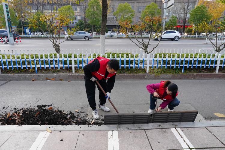 2025年柳州市街边环卫工,工资多少一个月 2025年柳州市街边环卫工,工资多少一个月