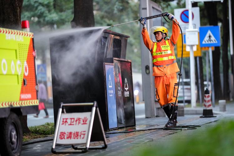 倘若商铺在环卫路上乱倒垃圾该怎么应对处理 倘若商铺在环卫路上乱倒垃圾该怎么应对处理